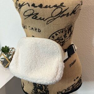 🤍 Lulumelon look alike fleece belt bag 🤍